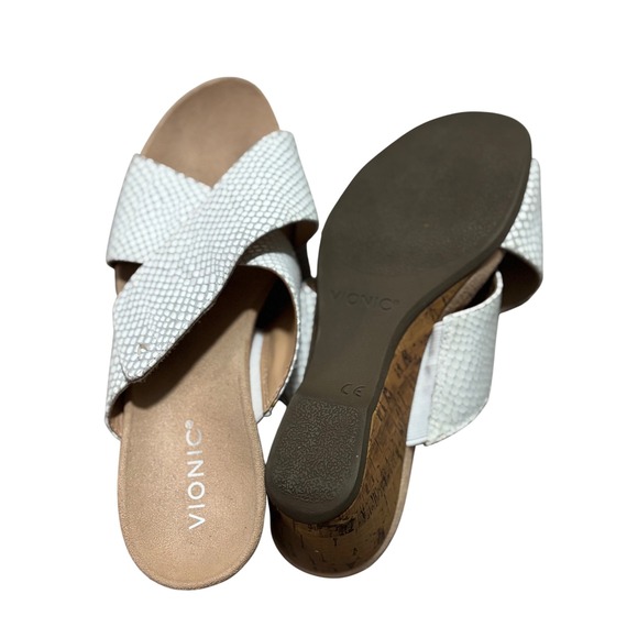 Vionic Leticia Wedge Sandals White Embossed Leather‎ Comfort Footbed Size 9.5 - Picture 4 of 5